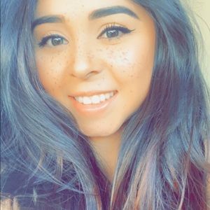 Meet your Posher, Kayla